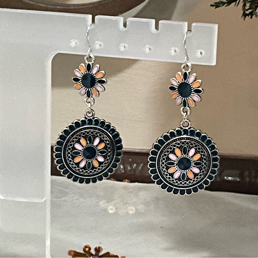 Elegant Floral Dangle Earrings - Picture 5 of 9